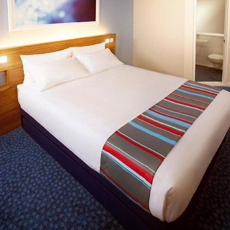 Travelodge Cardiff M4 Экстерьер фото
