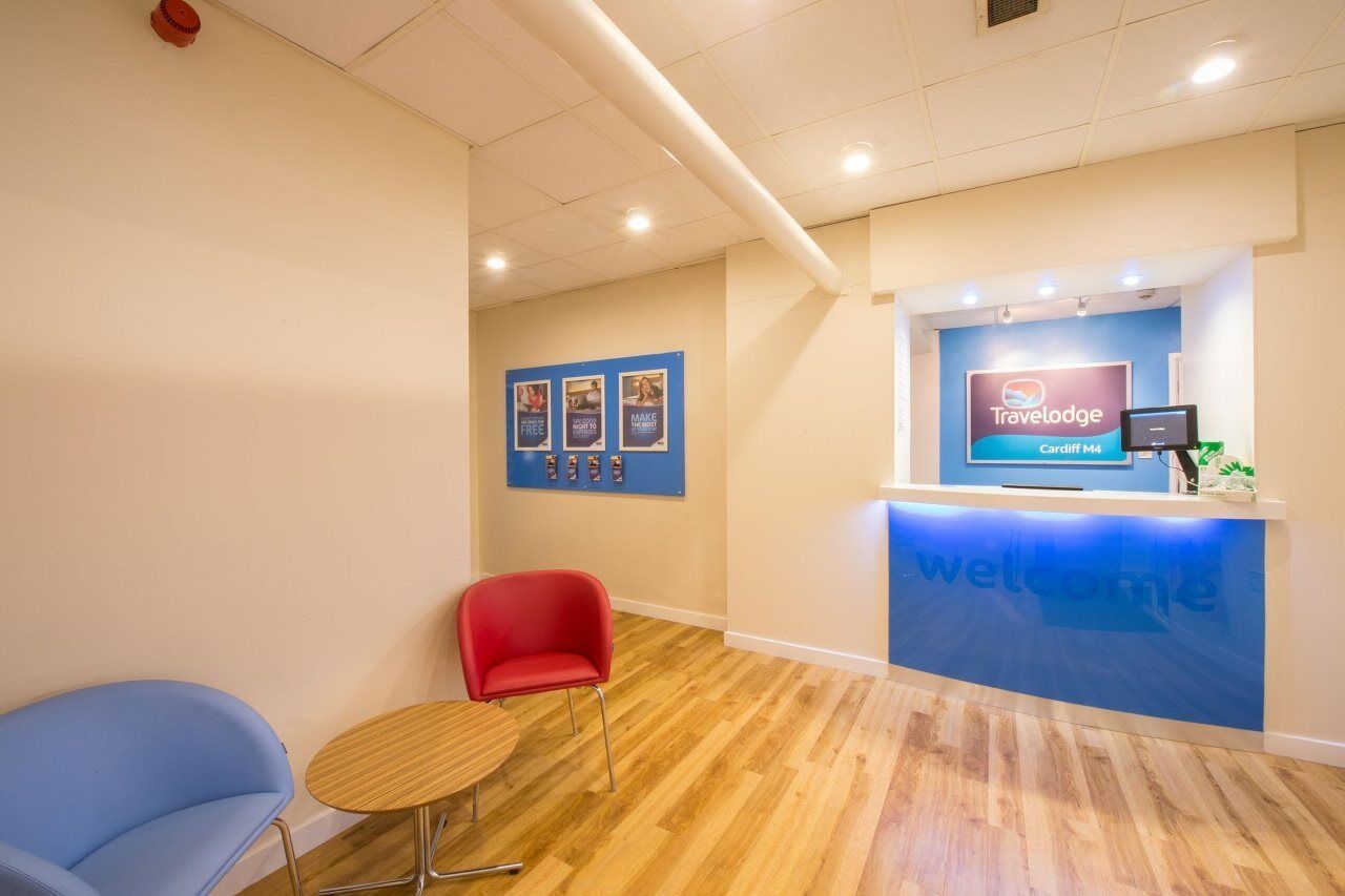 Travelodge Cardiff M4 Экстерьер фото